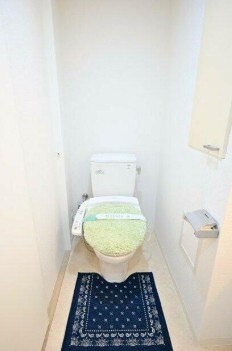 物件内観写真4　(温水洗浄便座。)