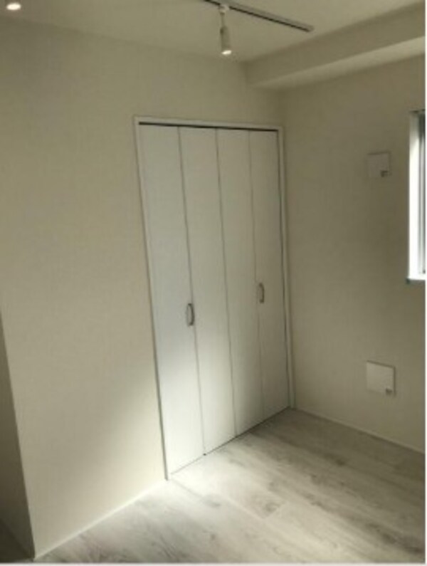 寝室(きれいなフローリング。)