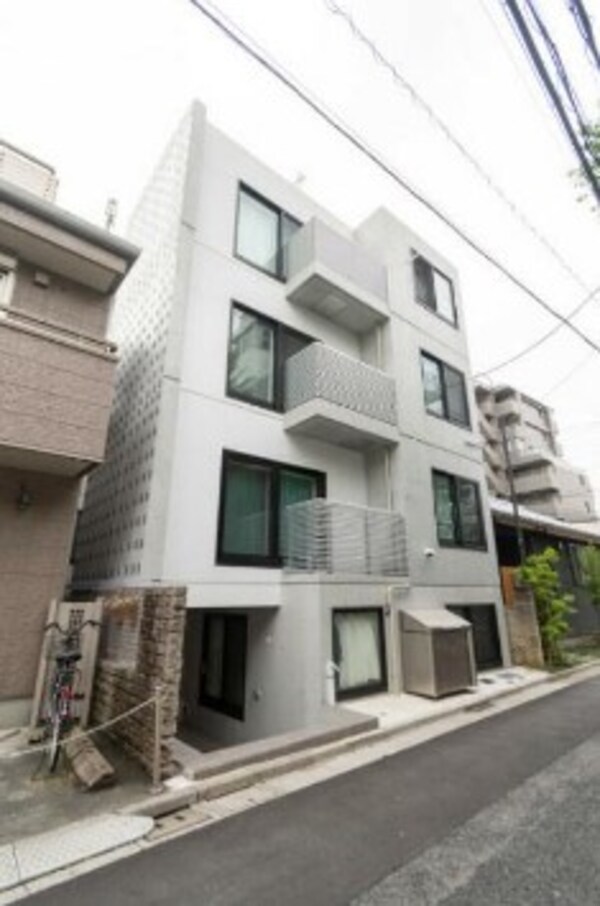 外観(鉄筋コンクリート造のがっちりとした建物。)