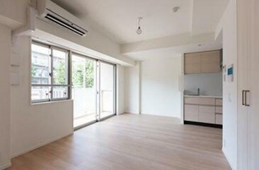 物件内観写真2　(10.8帖のきれいなLDK。)