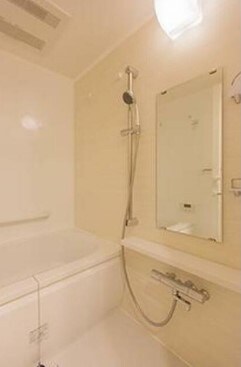 物件内観写真4　(追い焚き機能、浴室乾燥機付きバス。)