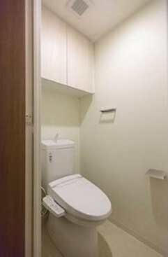 物件内観写真5　(温水洗浄便座。)