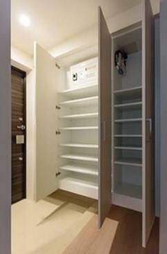 物件内観写真8　(シューズボックス完備。)