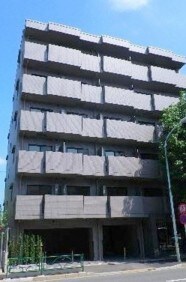 物件外観写真1　(鉄筋コンクリート造のがっちりとした建物。)