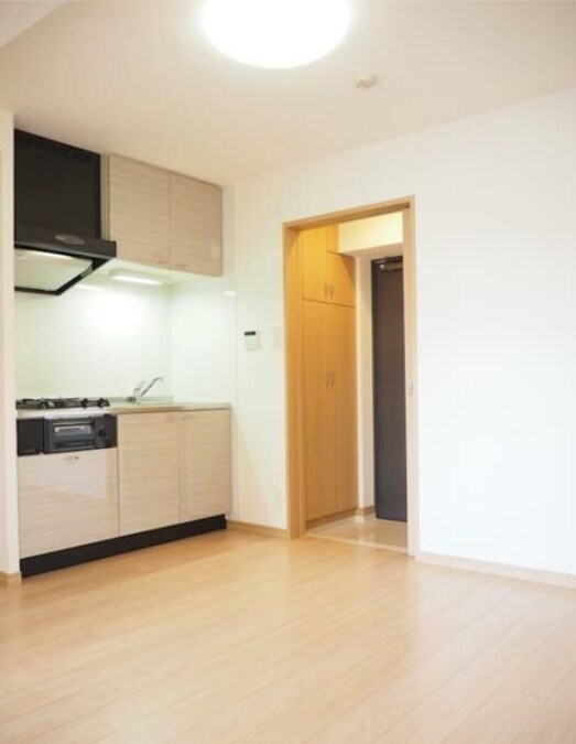 物件内観写真3　(6帖のきれいなDK。)