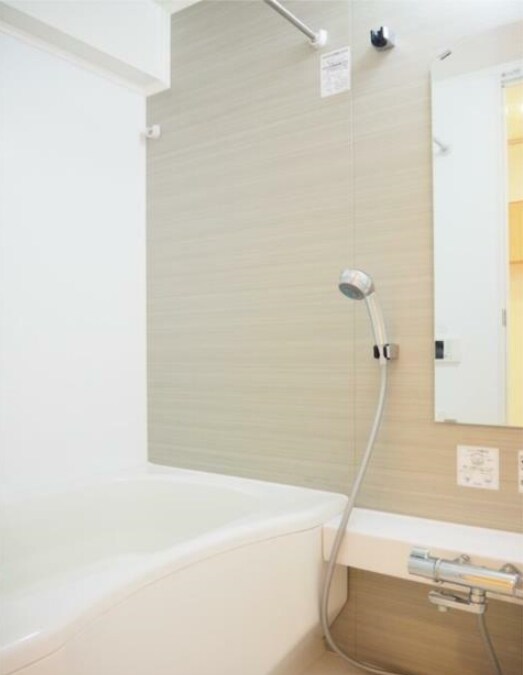 物件内観写真5　(浴室乾燥機、追い焚き機能付きバス。)