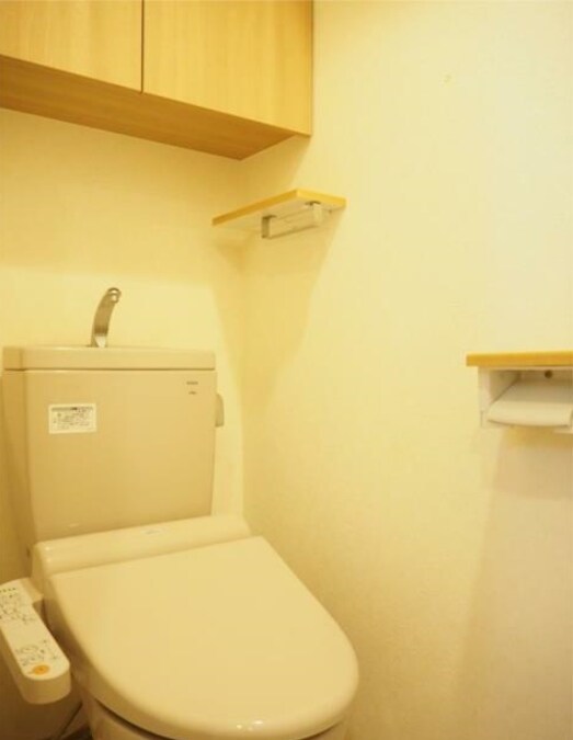 物件内観写真6　(温水洗浄便座。)