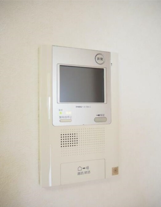 物件内観写真8　(モニター付きインターホンで防犯面も安心です！)