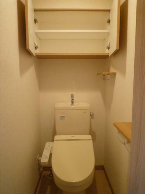 物件内観写真7　(温水洗浄便座。)