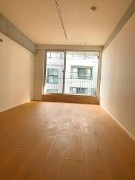 物件内観写真2　(明るい洋室！)