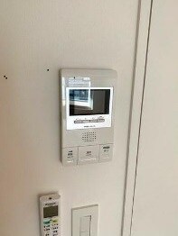 物件内観写真7　(モニター付きインターホンで防犯面も安心です！)