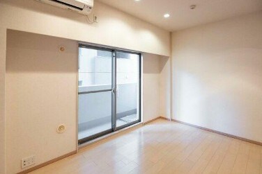 物件内観写真2　(7.4帖のきれいな洋室。)