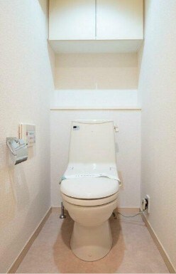 物件内観写真5　(温水洗浄便座。)