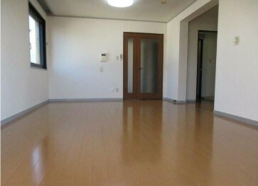 物件内観写真3　(17.2帖のきれいなLDK。)