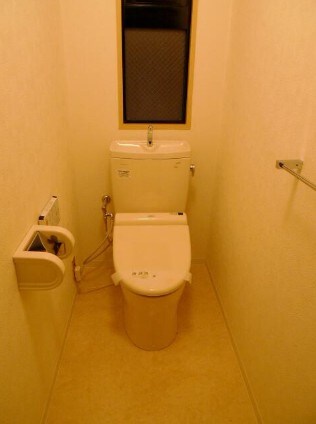 物件内観写真9　(温水洗浄便座。)