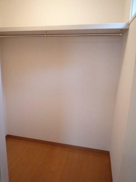 物件内観写真8　(ウォークインクローゼット完備。)