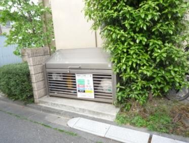 物件内観写真12　(敷地内ごみ置き場。)