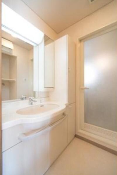 物件内観写真8　(嬉しい独立洗面台付き。)