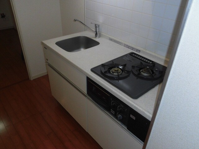 物件内観写真5　(2口コンロのシステムキッチン。)