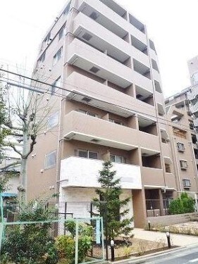 物件外観写真1　(鉄筋コンクリート造のガッチリとしたマンション。)