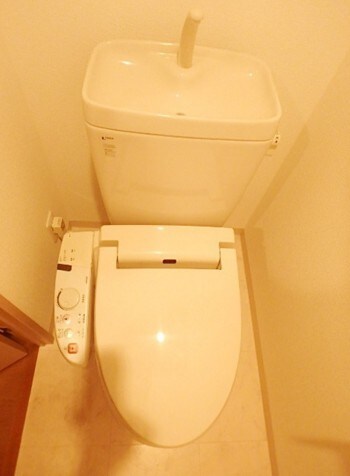 物件内観写真9　(温水洗浄便座完備。)