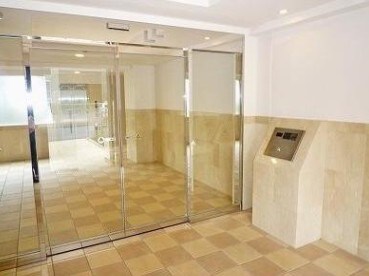 物件内観写真11　(綺麗なエントランス)