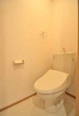 物件内観写真6　(温水洗浄便座。)