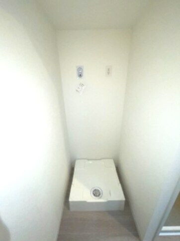 物件内観写真7　(室内洗濯機置場。)