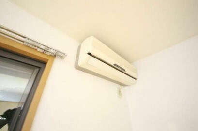 物件内観写真10　(エアコン完備。)