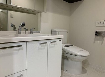 物件内観写真7　(温水洗浄便座。)