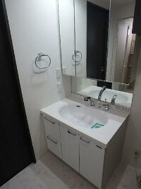 物件内観写真8　(嬉しい独立洗面台付き。)