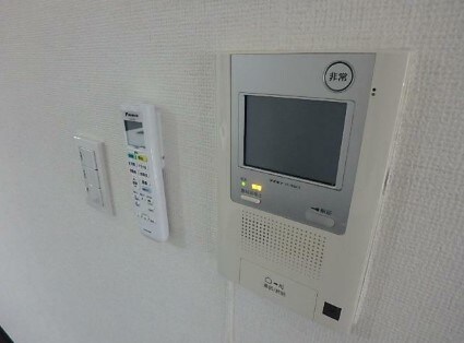 物件内観写真11　(モニター付きインターホンで防犯面も安心です！)