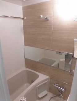 物件内観写真4　(浴室乾燥機付きバス。)