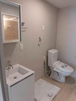 物件内観写真5　(温水洗浄便座。)