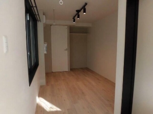 寝室(きれいなフローリング。)