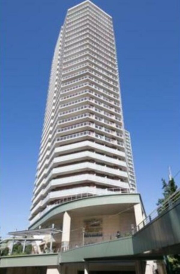 外観(鉄骨鉄筋コンクリート造のがっちりとした建物。)