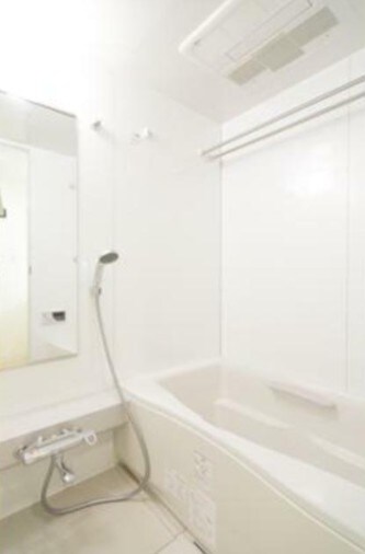 物件内観写真5　(浴室乾燥機付きバス。)