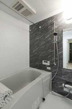 物件内観写真5　(追い焚き機能、浴室乾燥機付きバス。)