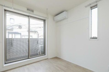 物件内観写真11　(エアコン完備。)