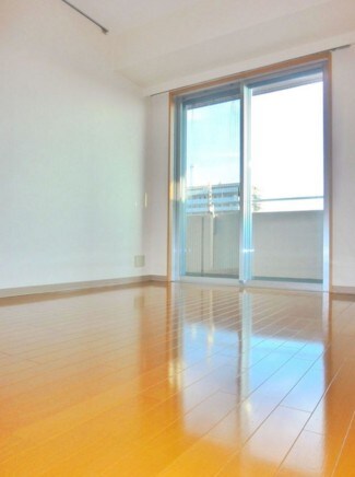 物件内観写真4　(６．６帖のきれいな洋室。)