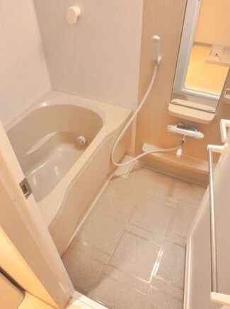 物件内観写真6　(追い焚き機能、浴室乾燥機付きバス。)