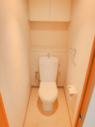 物件内観写真7　(温水洗浄便座。)