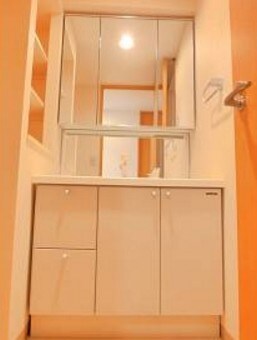 物件内観写真8　(嬉しい独立洗面台付き。)