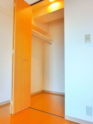 物件内観写真9　(クローゼット完備。)