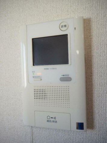 物件内観写真8　(モニター付きインターホンで防犯面も安心です！)