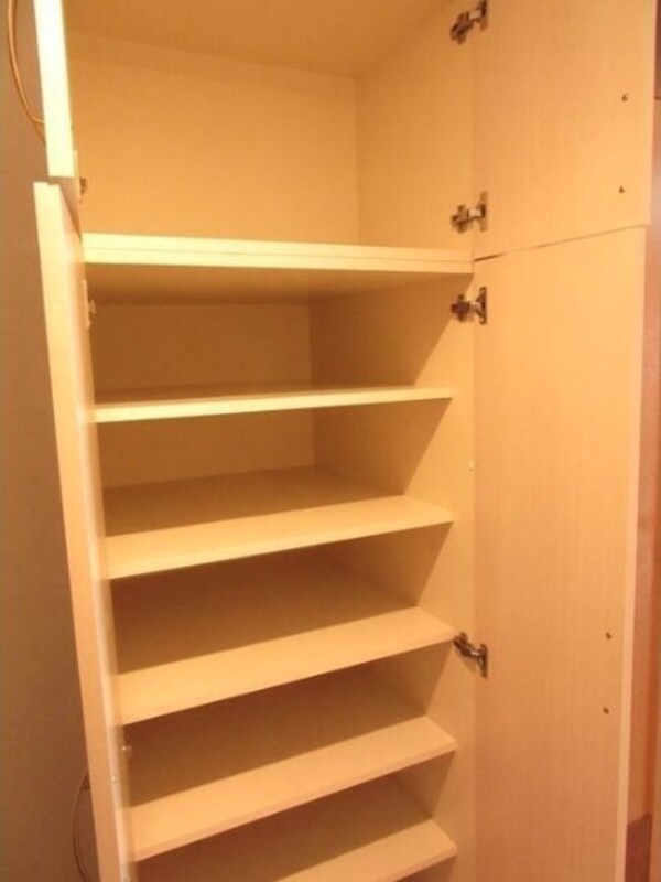 玄関(シューズボックス完備。)