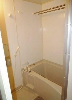 物件内観写真5　(浴室乾燥機付きバス。)