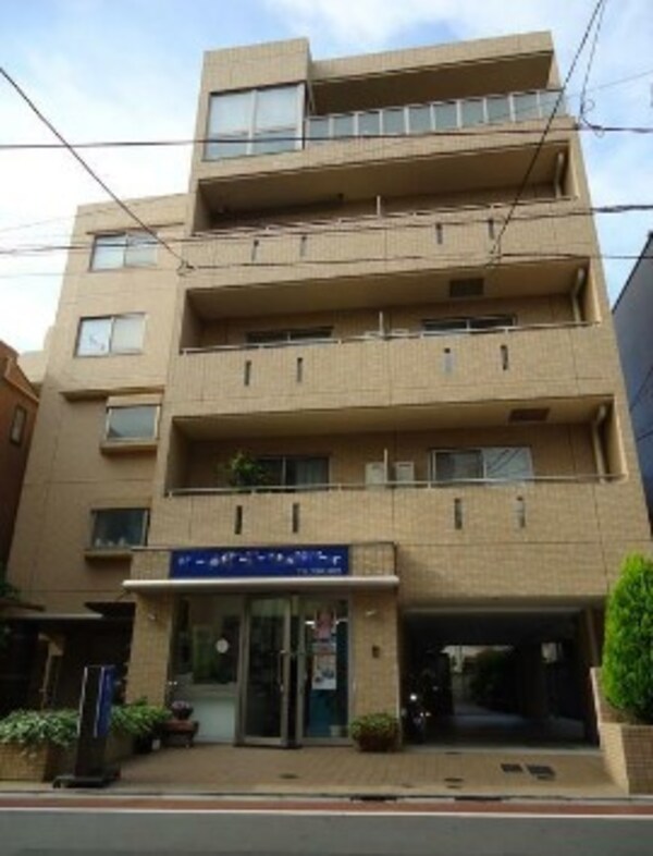 外観(鉄筋コンクリート造のがっちりとした建物。)