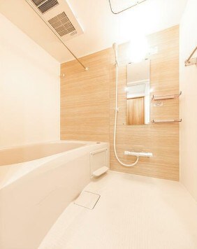 物件内観写真5　(追い焚き機能付きバス。)