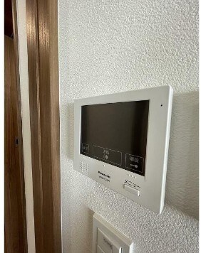 物件内観写真8　(モニター付きインターホンで防犯面も安心です！)